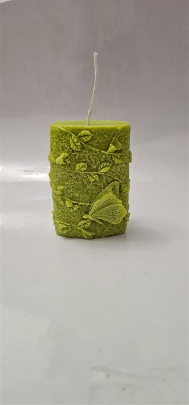 Lumânare Sculpturală "Garden Whisper" – Fluture și Flori de Liană