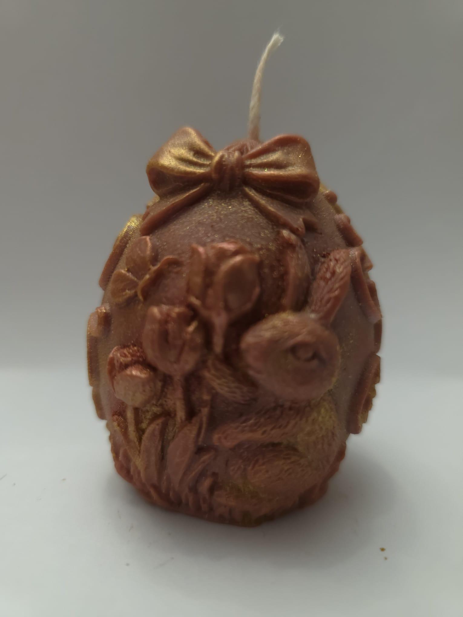 Ou Sculptat cu Iepuraș și Fundă, Finisaj Metalic Premium – IoBo Candles