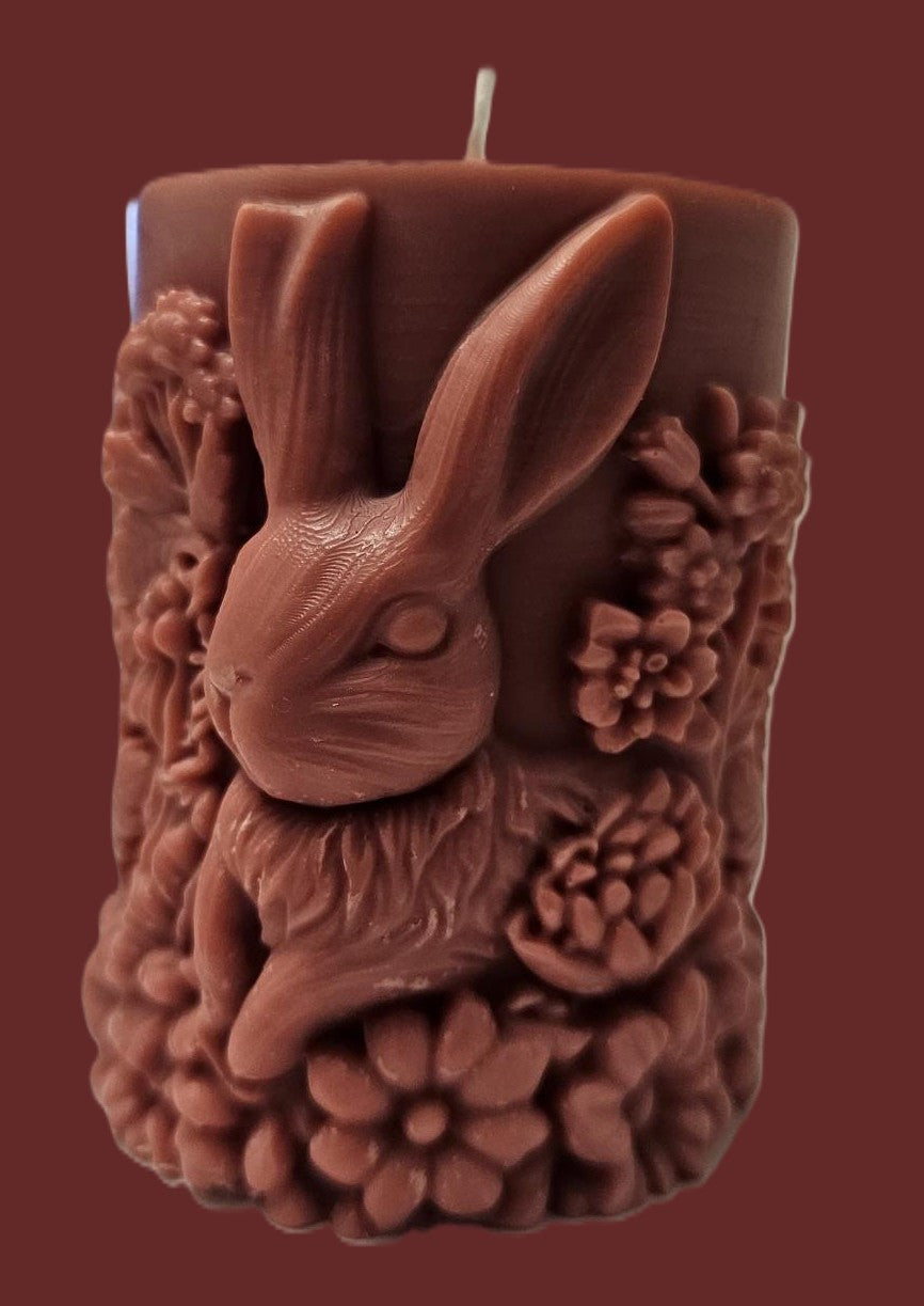 Lumânare Cilindrică „Bunny in Bloom” – Sculptură  IoBo Candles