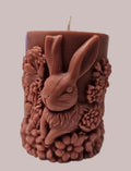Lumânare Cilindrică „Bunny in Bloom” – Sculptură  IoBo Candles